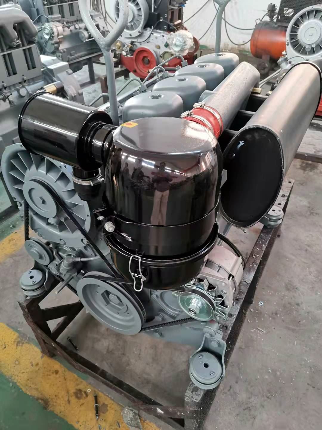 F4L912.jpg